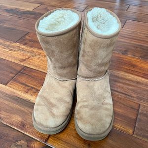 women’s chestnut uggs size 9